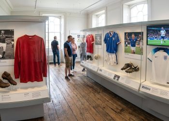 Da Bobby Charlton a Harry Kane: l’evoluzione degli attaccanti inglesi attraverso le generazioni