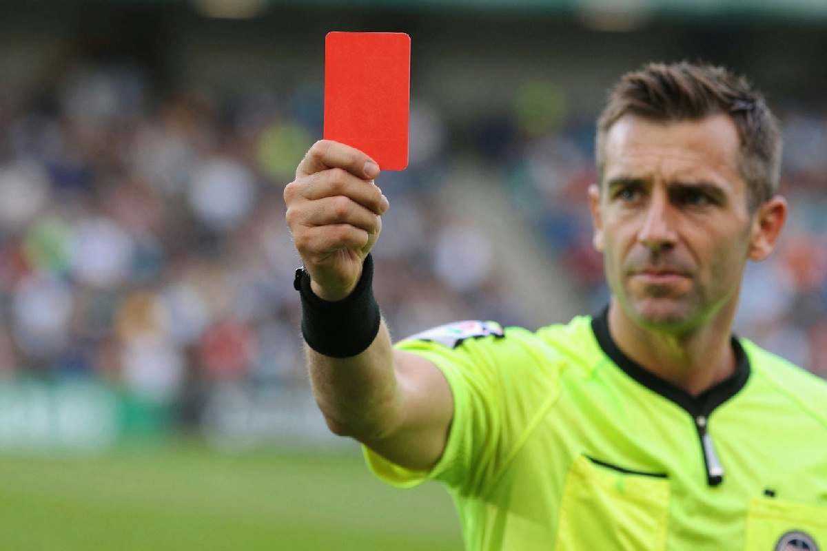 Dopo neanche un minuto: l'espulsione che ha segnato un record nei Mondiali del 1986