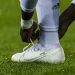 Il motivo per cui tanti calciatori cambiano scarpe a metà partita (e non è solo marketing)