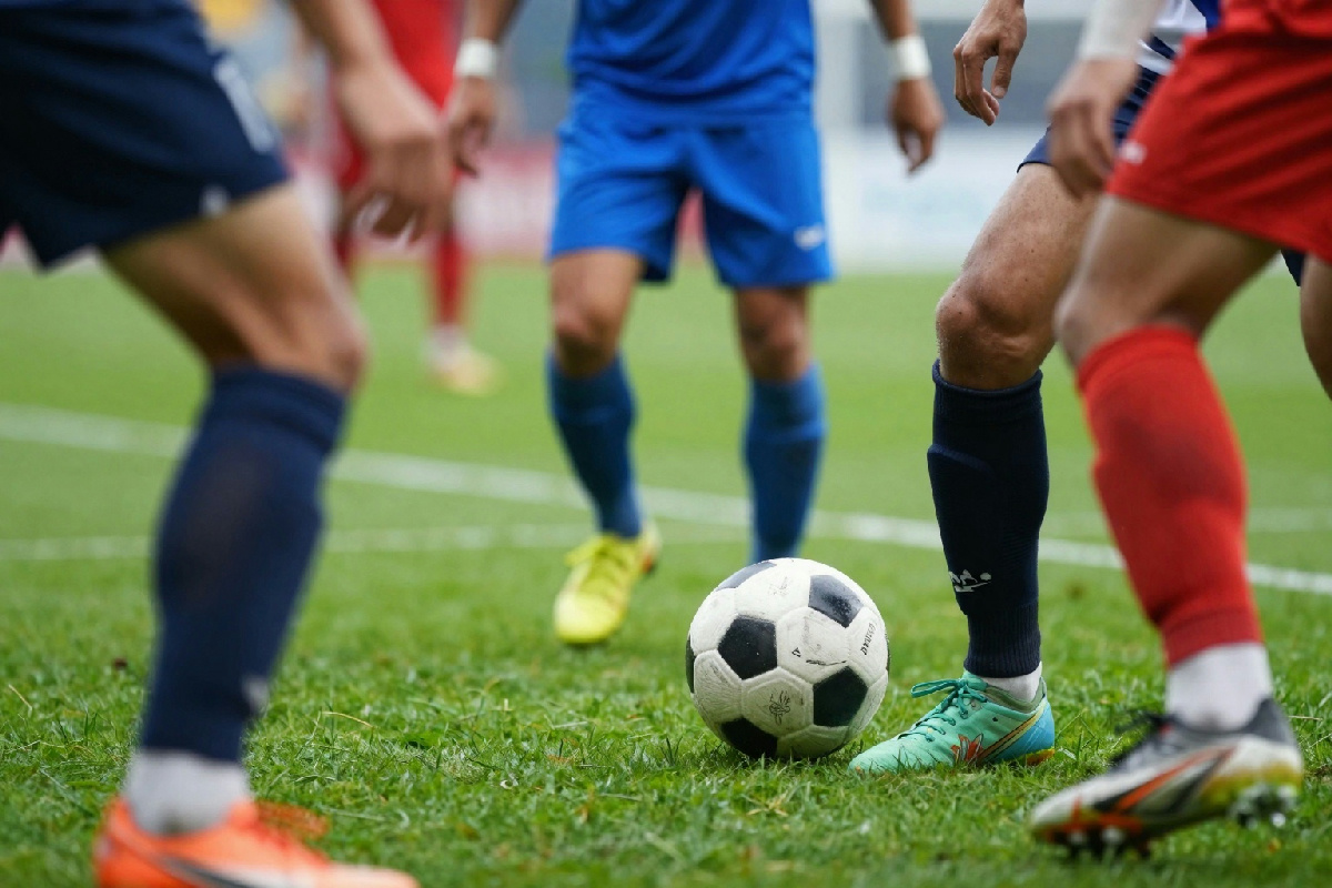 Una partita a rischio per un intruso: scene inedite su un campo da gioco